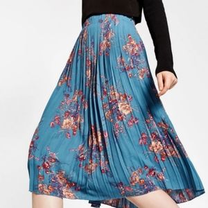 ZARA  Blue Flower Patterns Pleated  Medium Midi Skirts